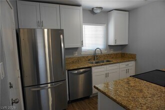 7400 Alta Dr in Las Vegas, NV - Building Photo - Building Photo