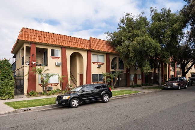 Santa Ana Birch Apartments in Santa Ana, CA - Building Photo - Building Photo