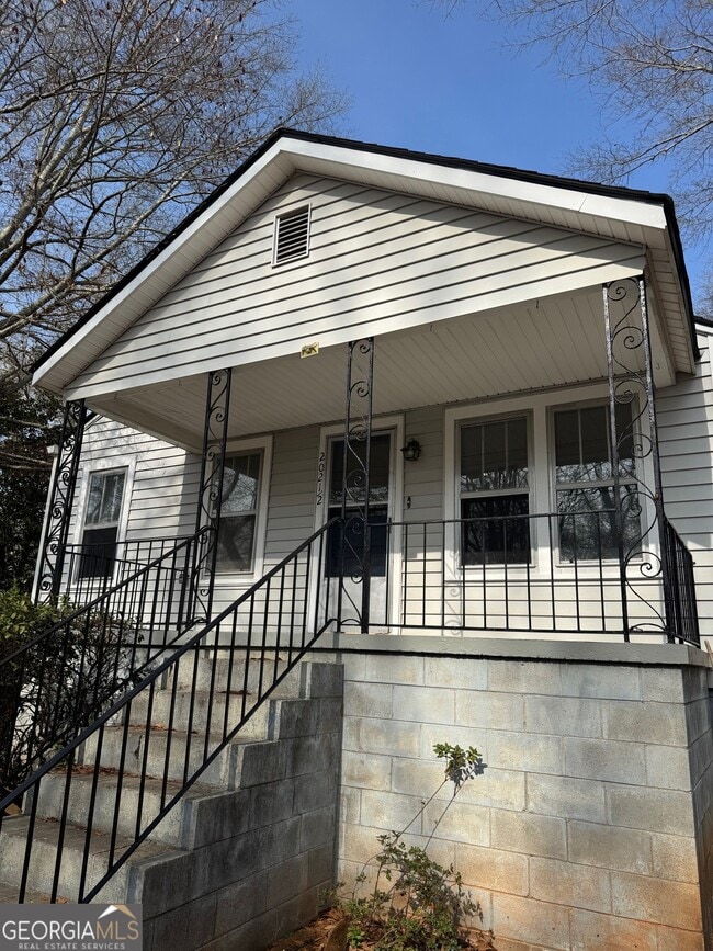 property at 202 1/2 Pleasant St