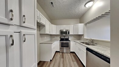 4427 Nighthawk Ct in Indianapolis, IN - Foto de edificio - Building Photo