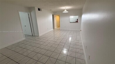 11307 SW 200th St in Miami, FL - Building Photo - Building Photo