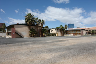 Sierra Vista Fountains Apartments in Las Vegas, NV - Building Photo - Building Photo