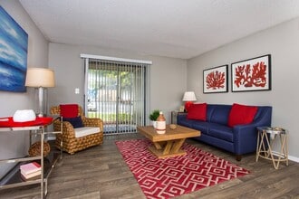 700 Riverchase Apartments in Birmingham, AL - Foto de edificio - Building Photo