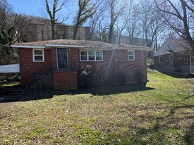 908 Glenwood Dr in Chattanooga, TN - Building Photo