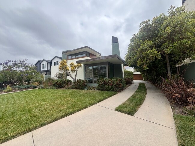 2784 James Dr in Carlsbad, CA - Building Photo - Building Photo