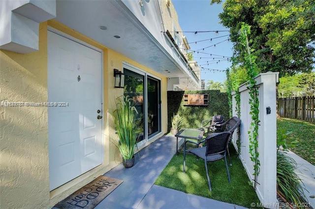 6840 SW 45th Ln in Miami, FL - Foto de edificio - Building Photo