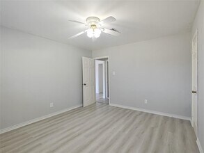 8818 Roos Rd in Houston, TX - Building Photo - Building Photo