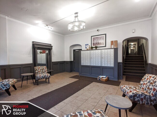 737 W Belmont Ave, Unit #739-402 in Chicago, IL - Building Photo - Building Photo