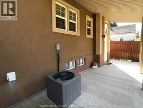 330 Elliott St W in Windsor, ON - Foto de edificio - Building Photo