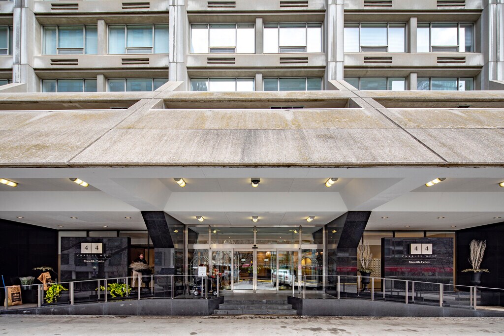44 Charles West in Manulife Centre Apartments Toronto, ON Apartments
