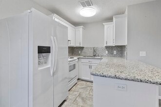 613 E School St in Lake Charles, LA - Building Photo - Building Photo