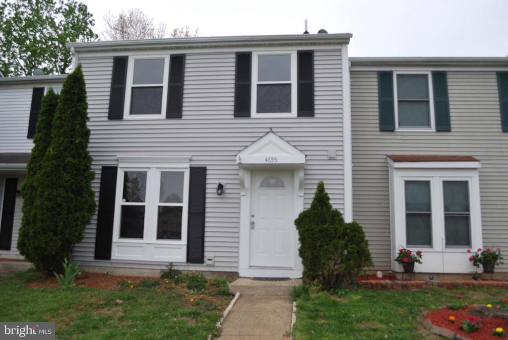 4655 Whitaker Pl in Woodbridge, VA - Building Photo