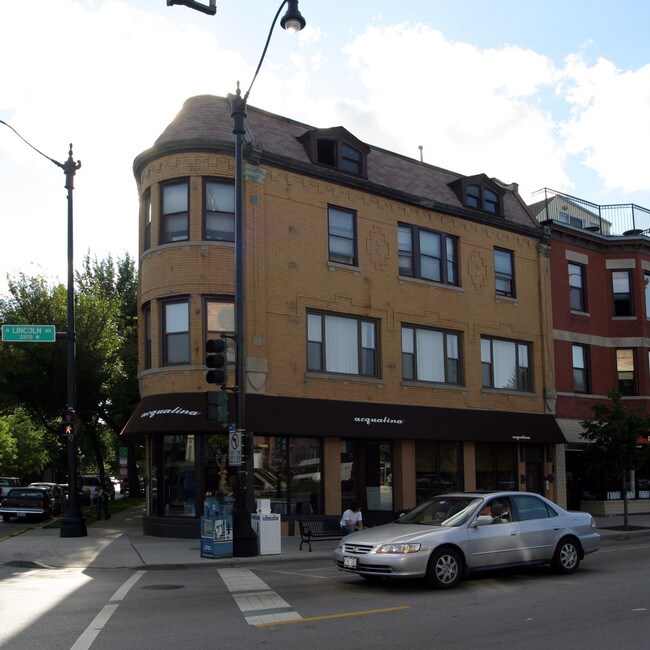 4361 N Lincoln Ave