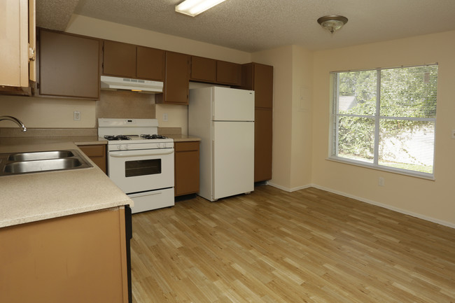 Timberwood Trace Apartments in Jacksonville, FL - Building Photo - Interior Photo