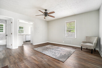 931 Black Oak Dr SE in Atlanta, GA - Building Photo - Building Photo
