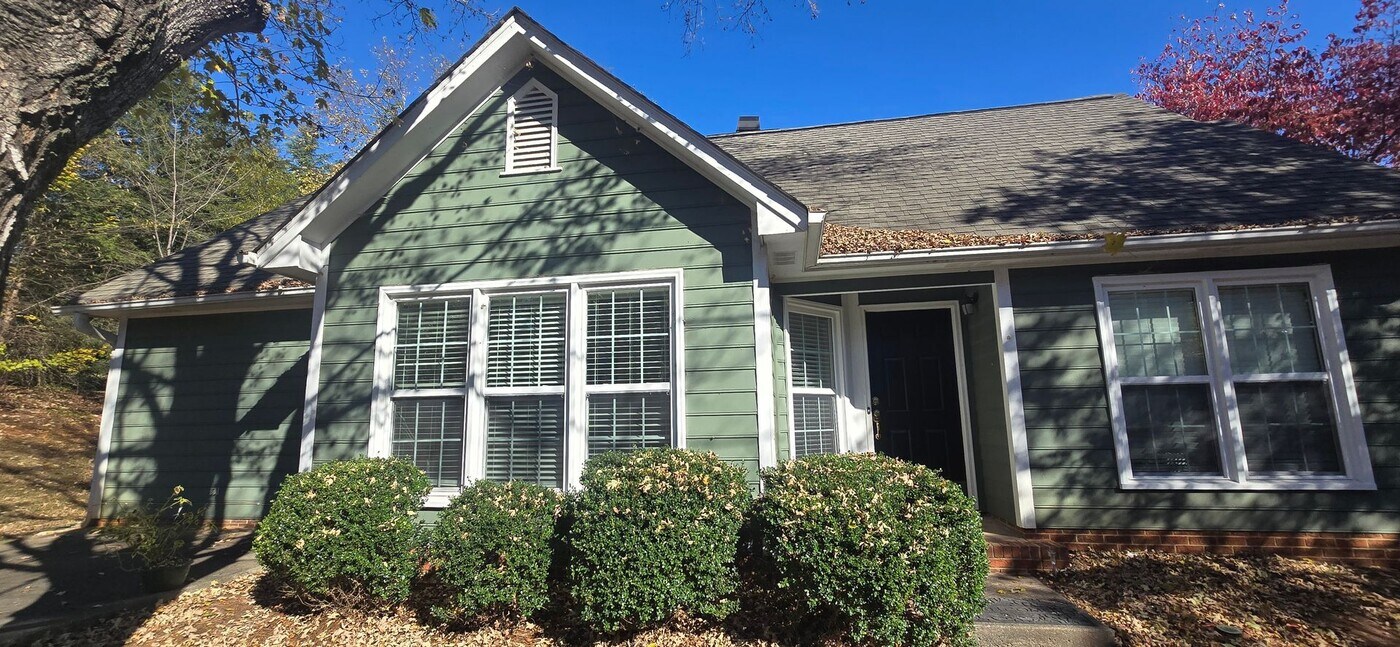 2933 Deerbrook Ct in Winston-Salem, NC - Foto de edificio