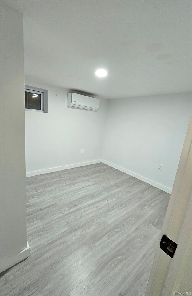 132 Roosevelt Ave in Valley Stream, NY - Building Photo - Building Photo