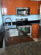 236 Moorings Dr in Lantana, FL - Foto de edificio - Building Photo