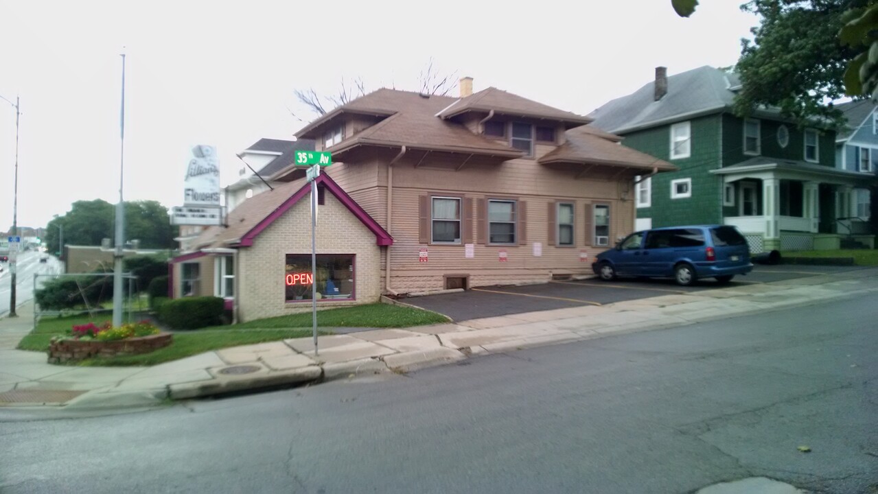 3521 Leavenworth St, Unit Upper Unit in Omaha, NE - Building Photo