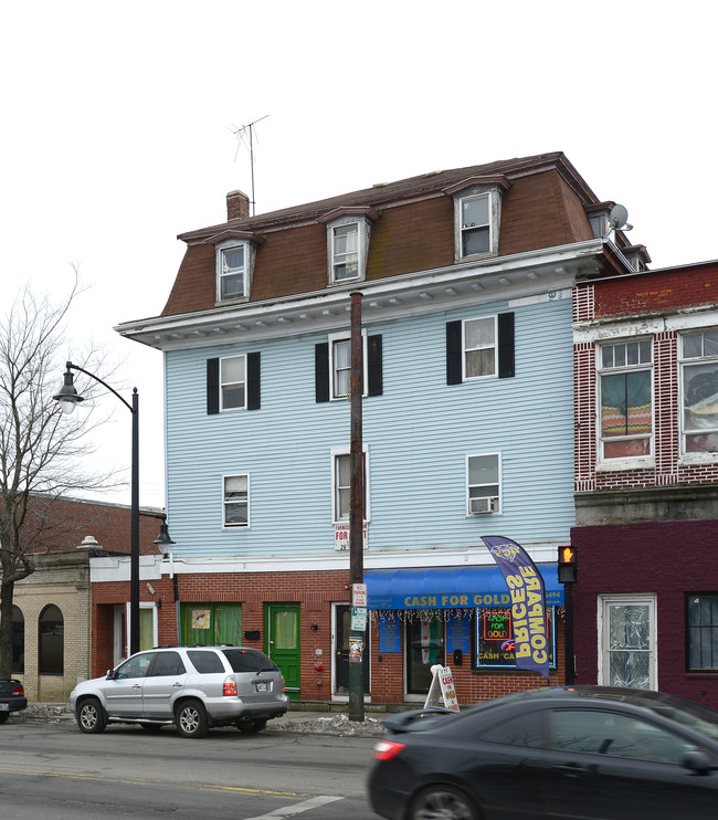 5-7 Olneyville Sq in Providence, RI - Foto de edificio - Building Photo