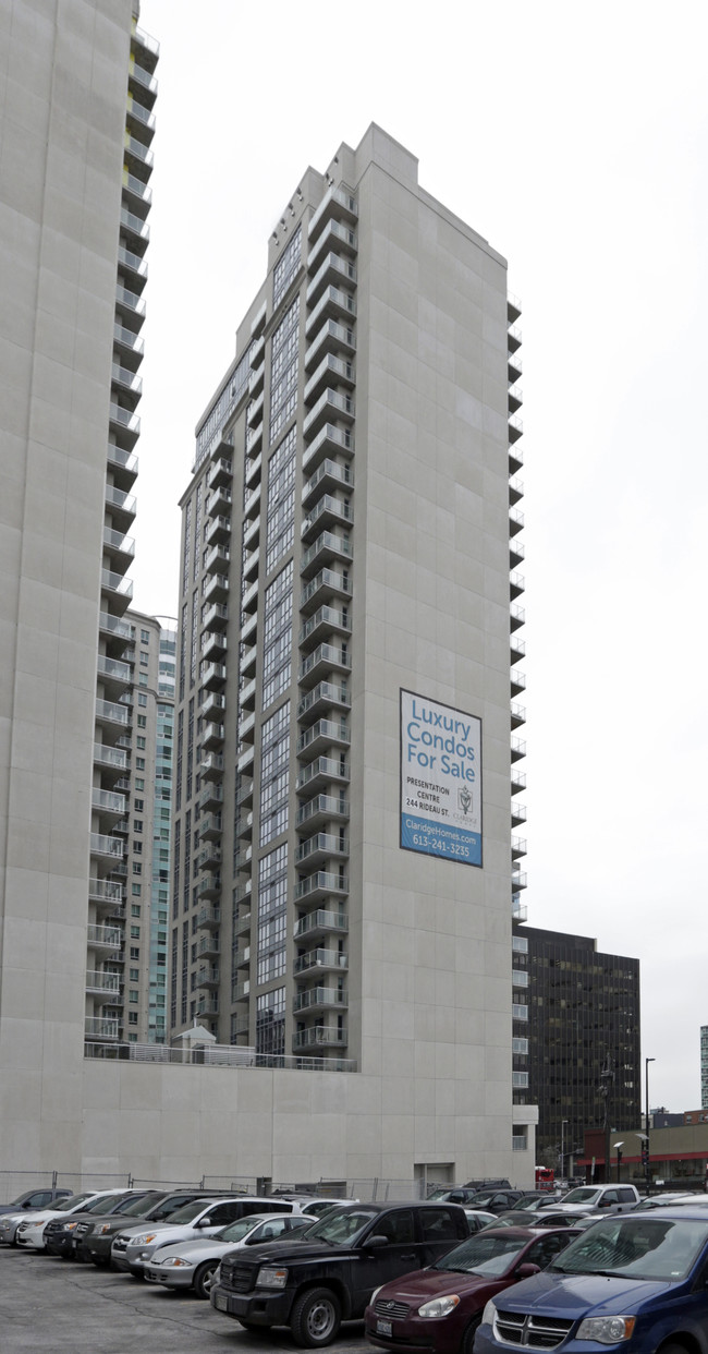 Claridge Moon in Ottawa, ON - Building Photo - Building Photo