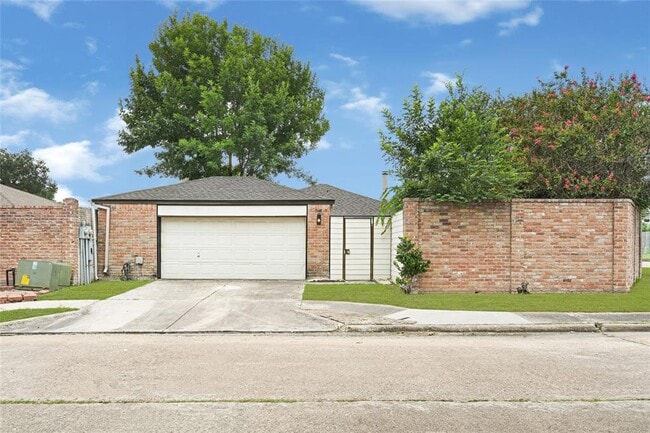 8302 Country Wind Ln