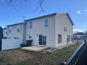 112 W S St in Dillsburg, PA - Foto de edificio - Building Photo