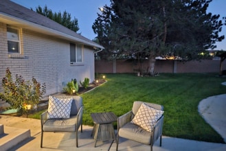 8464 S 2700 W in West Jordan, UT - Foto de edificio - Building Photo