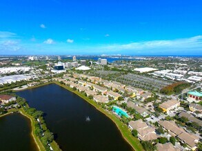 447 Corte Madera Ln in West Palm Beach, FL - Building Photo - Building Photo