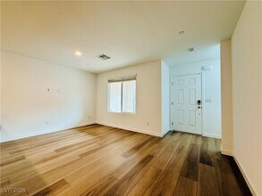 10775 Blake Gardens Ct in Las Vegas, NV - Building Photo - Building Photo