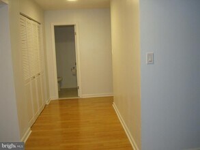 3800 Powell Ln in Falls Church, VA - Building Photo - Building Photo