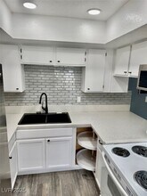 4030 E Carey Ave, Unit 2 in Las Vegas, NV - Building Photo - Building Photo