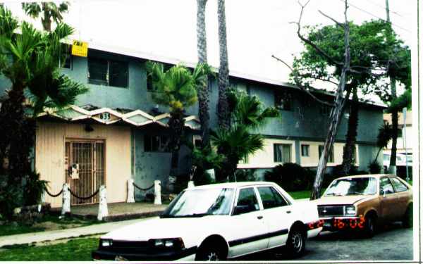 835 Bay View Ave in Wilmington, CA - Foto de edificio - Building Photo