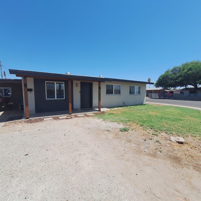 property at 930 E 25th St