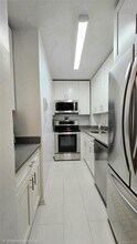 77 W 55th St in New York, NY - Building Photo - Building Photo