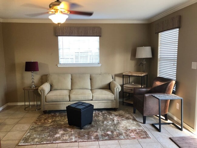 703 Chalet Ct in College Station, TX - Building Photo - Building Photo