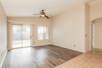 1105 E Nardini St in Queen Creek, AZ - Foto de edificio - Building Photo