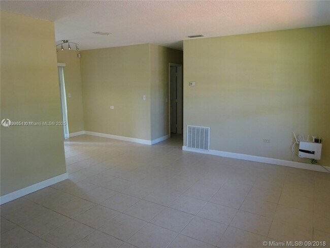 2631 Alcazar Dr in Miramar, FL - Building Photo - Building Photo