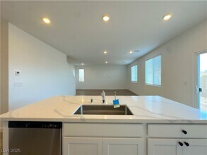 521 Daphne Ter St in Henderson, NV - Building Photo - Building Photo