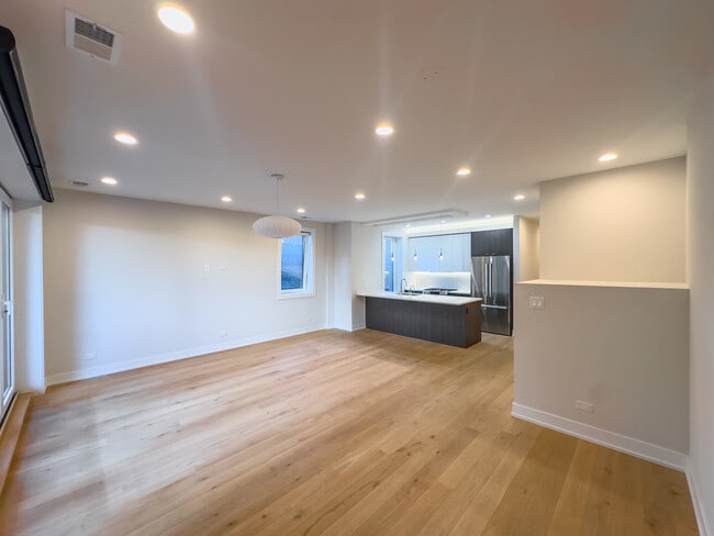 4647 N Clark St in Chicago, IL - Building Photo - Building Photo