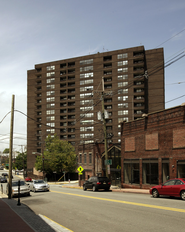 Malcolm Towers in Fort Lee, NJ - Building Photo - Building Photo