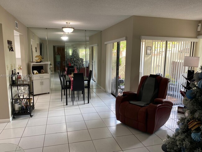 9070 SW 125th Ave in Miami, FL - Building Photo - Building Photo