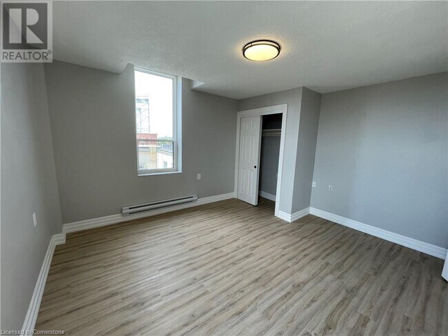 69 E Main St in Welland, ON - Building Photo - Building Photo