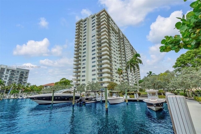 property at 3200 Port Royale Dr N