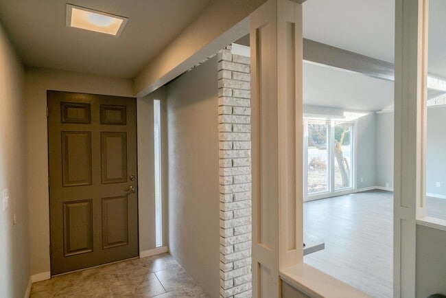 12 N Western Ave in Wenatchee, WA - Foto de edificio - Building Photo