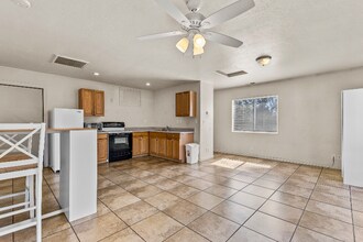 1378 E Hatcher Dr, Unit STUDIO in Flagstaff, AZ - Building Photo - Building Photo