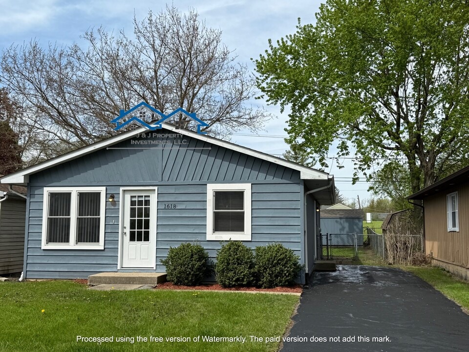 1618 Kildeer Dr in Round Lake Beach, IL - Building Photo