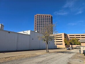 8071 Meadow Rd in Dallas, TX - Building Photo - Building Photo