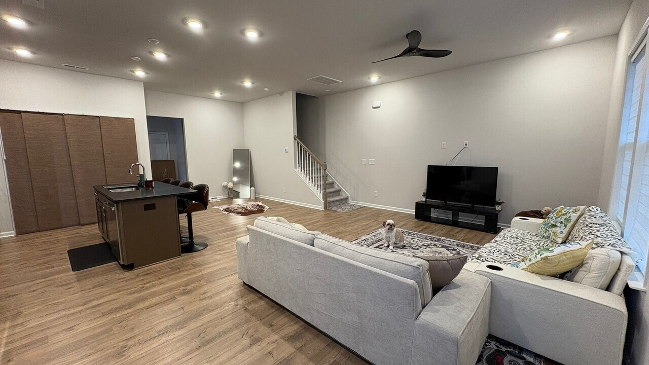 5739 Coulee Ln in Harrisburg, NC - Building Photo