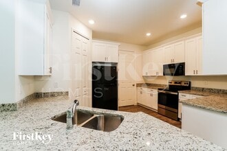 741 Chestnut St E in Lehigh Acres, FL - Foto de edificio - Building Photo